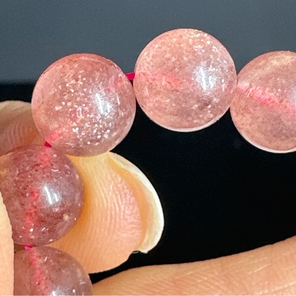 10mm 139.40CT Natural strawberry Quartz Stretchable Bracelet - Picture 4 of 17